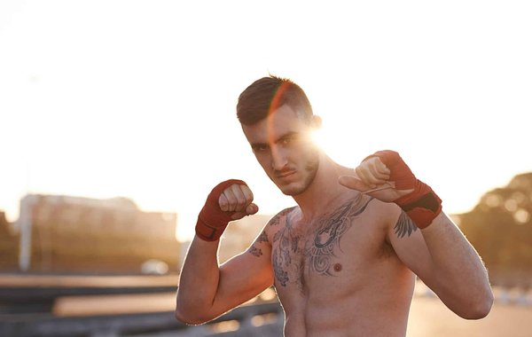 Comment les compétitions de MMA sont-elles organisées et réglementées ?